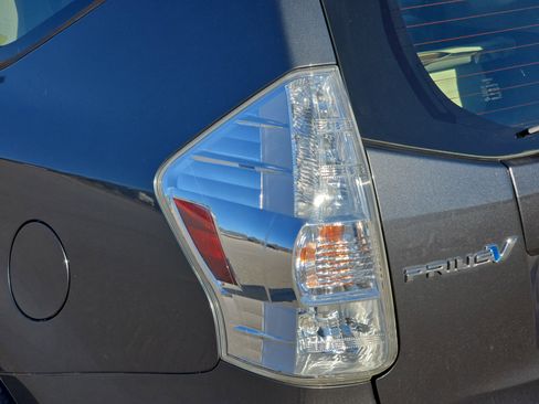 Used 2014 Toyota Prius V Five image 30