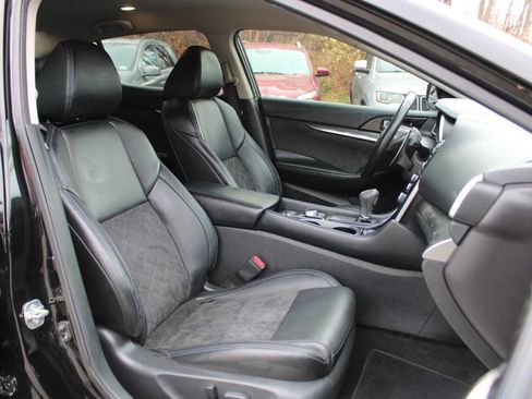 Used 2016 Nissan Maxima SR w/ Interior Lighting Package image 29