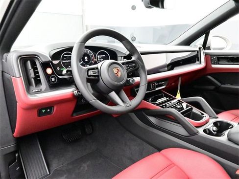 New 2026 Porsche Cayenne Coupe image 4