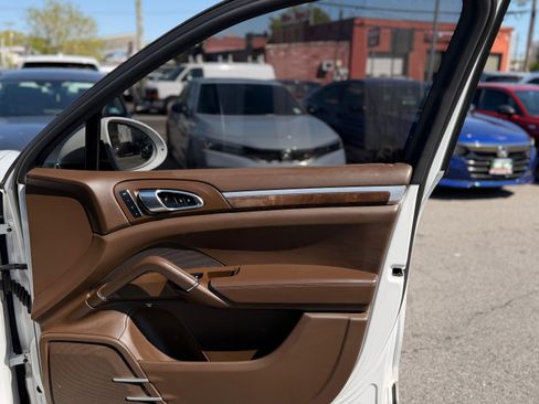 Used 2016 Porsche Cayenne AWD/4WD image 30