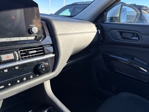 Used 2025 Nissan Pathfinder SV image 14