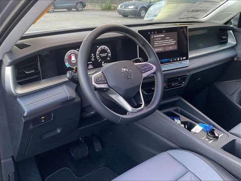 New 2026 Volkswagen Tiguan SE AWD/4WD image 9