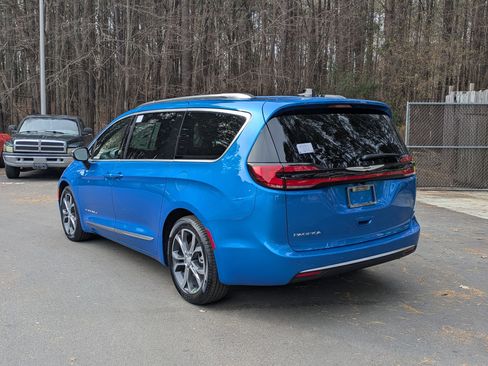 New 2026 Chrysler Pacifica Pinnacle image 7