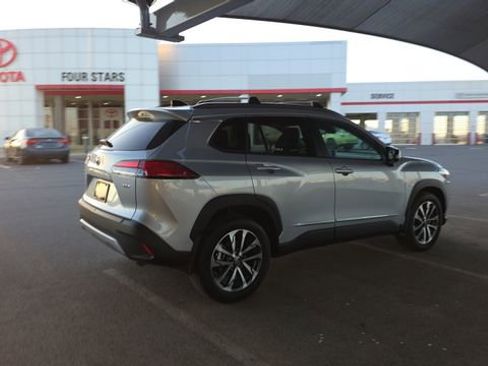 Used 2025 Toyota Corolla Cross XLE w/ Convenience Package image 6