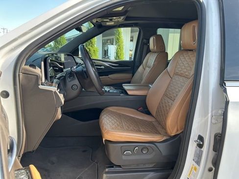 Used 2023 Cadillac Escalade Premium Luxury AWD/4WD image 21