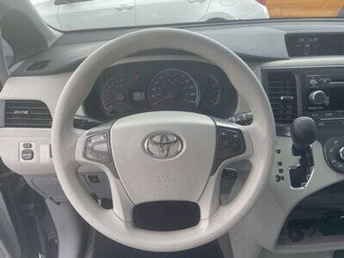 Used 2011 Toyota Sienna LE image 15