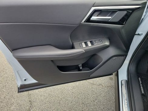 New 2026 Mitsubishi Outlander SE FWD image 21