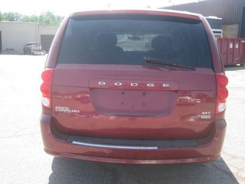 Used 2016 Dodge Grand Caravan SXT FWD image 6