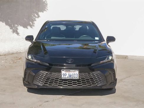 Used 2025 Toyota Camry SE image 2