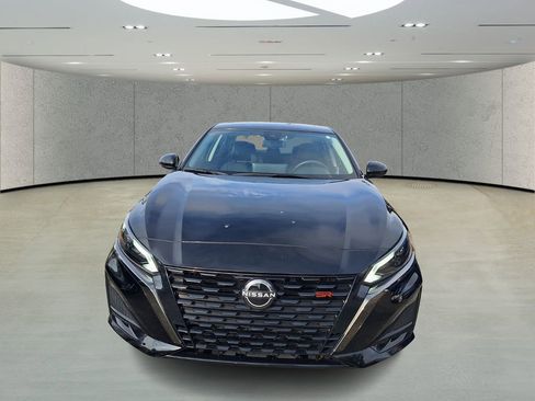 Used 2024 Nissan Altima 2.5 SR w/ SR Premium Package image 7