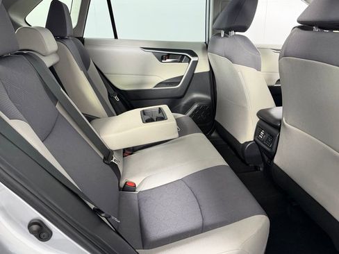 Used 2020 Toyota RAV4 XLE w/ Convenience Package image 28