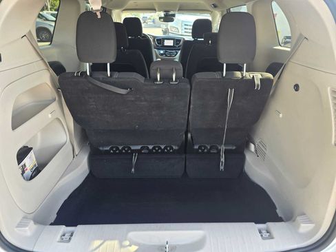 Used 2023 Chrysler Voyager LX FWD image 15