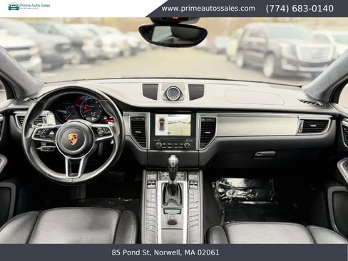 Used 2018 Porsche Macan Turbo AWD/4WD image 25