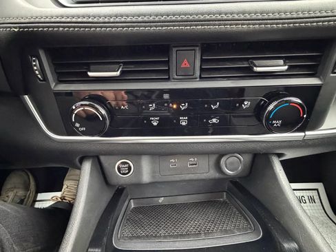 Used 2021 Nissan Rogue S image 25