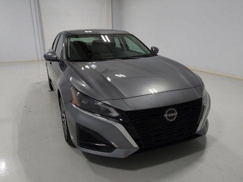 Used 2023 Nissan Altima 2.5 SV image 14