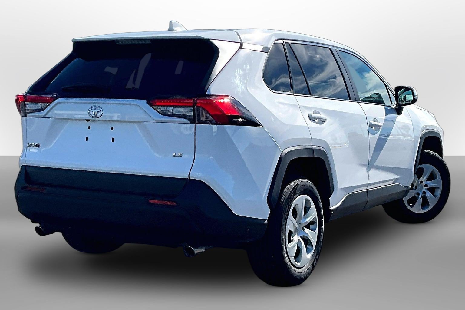 Used 2022 Toyota RAV4 LE w/ Carpet Mat Package (TMS) FWD image 11