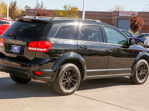Used 2019 Dodge Journey SE w/ Connectivity Group FWD image 4