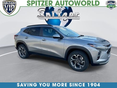 Used 2024 Chevrolet Trax LT w/ Sunroof Package image 2