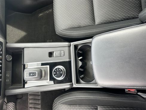 Used 2022 Mitsubishi Outlander ES image 10