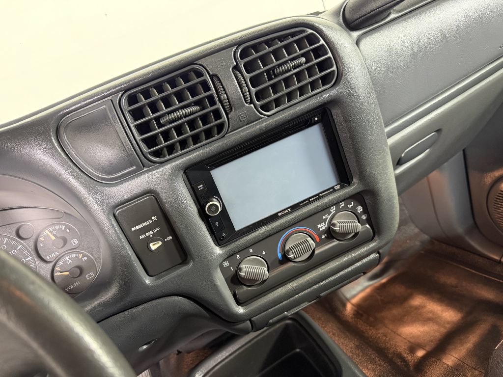 Used 2003 Chevrolet S10 Pickup 2WD Regular Cab image 22