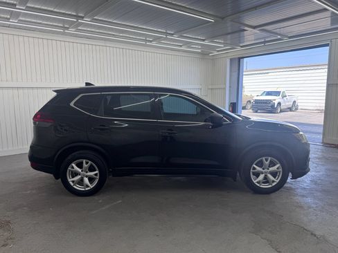 Used 2020 Nissan Rogue S FWD image 4