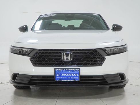 Used 2025 Honda Accord Sport image 3