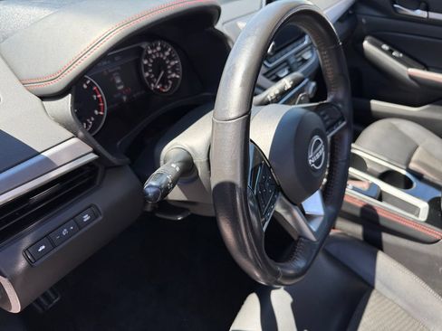 Used 2024 Nissan Altima 2.5 SR FWD image 29