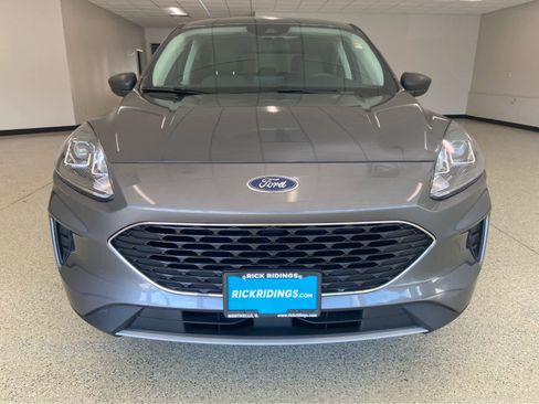 Used 2022 Ford Escape SE image 3