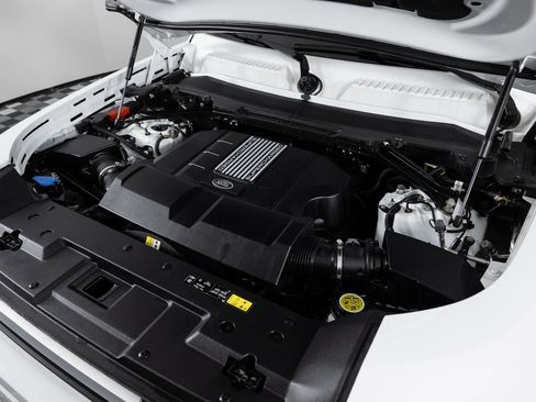 Used 2024 Land Rover Defender 110 SE image 42