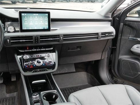 Used 2022 Lincoln Corsair AWD w/ Premium Package image 24