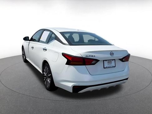 Used 2025 Nissan Altima 2.5 SV FWD image 10