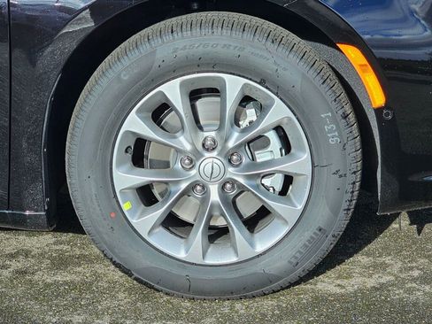 New 2026 Chrysler Pacifica Limited image 10