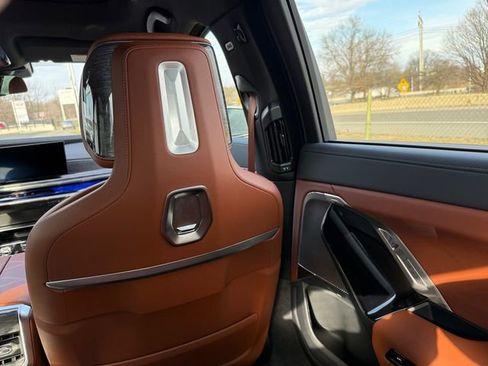 Certified 2026 BMW 750e xDrive w/ Executive Package image 32