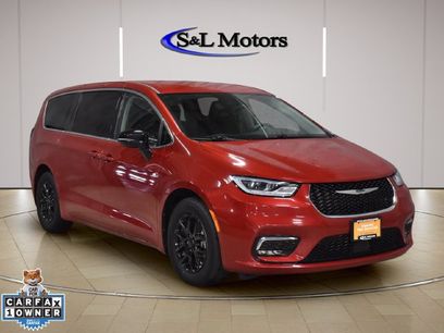Certified 2024 Chrysler Pacifica Touring-L