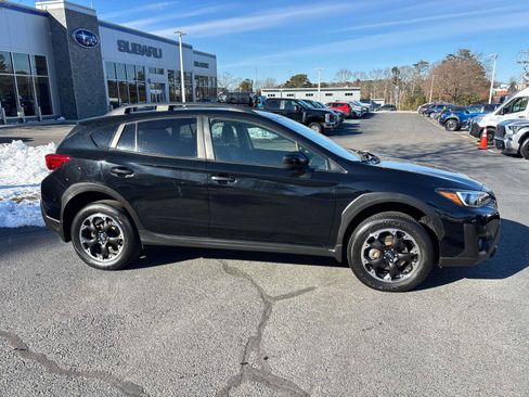 Used 2023 Subaru Crosstrek 2.0i Premium image 2