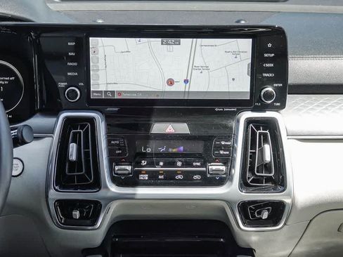 Certified 2023 Kia Sorento SX Prestige AWD/4WD image 11