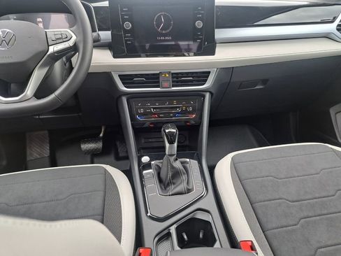 New 2026 Volkswagen Taos SE image 21