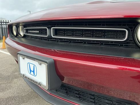 Used 2019 Dodge Challenger SXT image 12