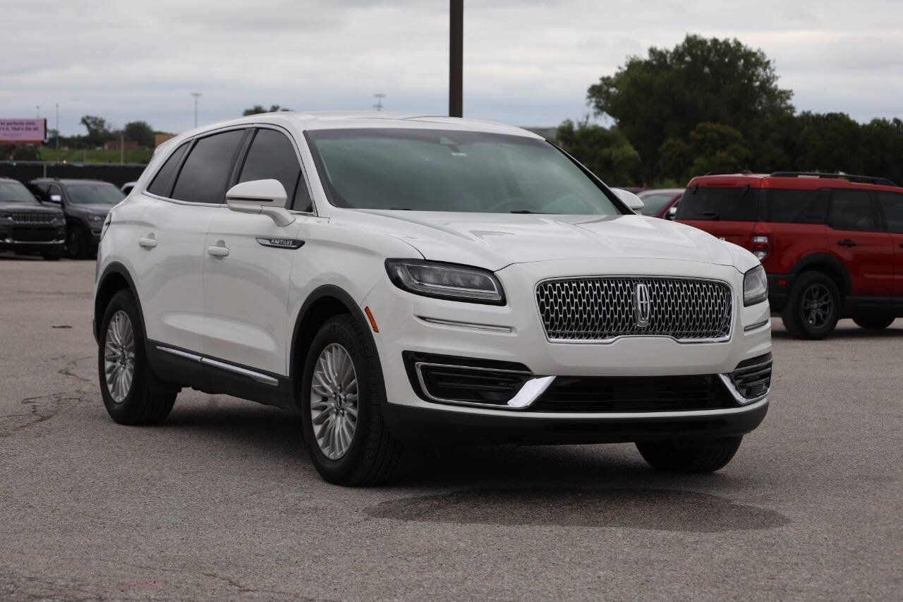 Used 2020 Lincoln Nautilus FWD image 4