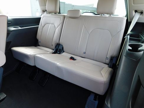 Used 2024 Ford Expedition Limited image 36