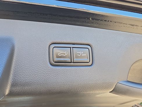 Certified 2026 Kia Carnival SX w/ SX Dark Edition Package FWD image 11