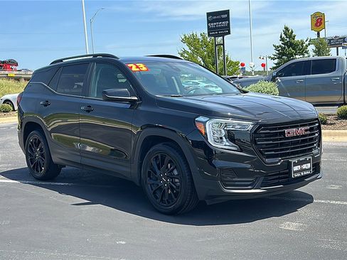 Used 2023 GMC Terrain SLE w/ Elevation Edition image 10