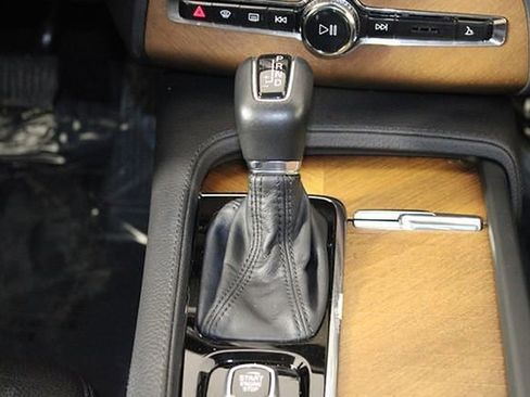 Used 2021 Volvo XC90 T6 Momentum w/ Protection Package Premier image 43