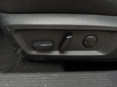 Used 2025 Nissan Rogue SV AWD/4WD image 12