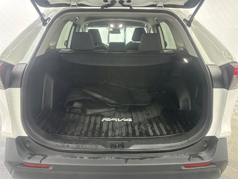 Used 2022 Toyota RAV4 XLE image 19