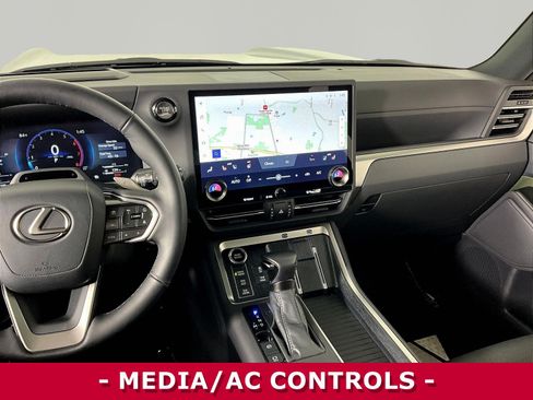 Used 2024 Lexus GX 550 AWD/4WD image 9