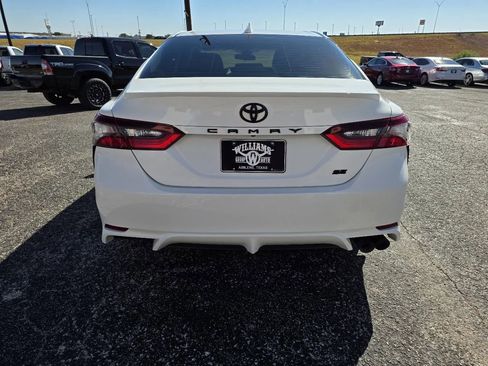 Used 2021 Toyota Camry SE image 6