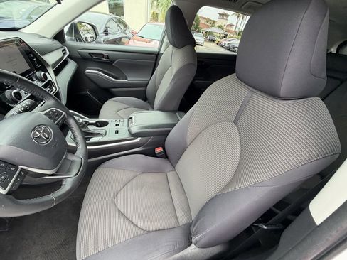 Used 2023 Toyota Highlander LE FWD image 20