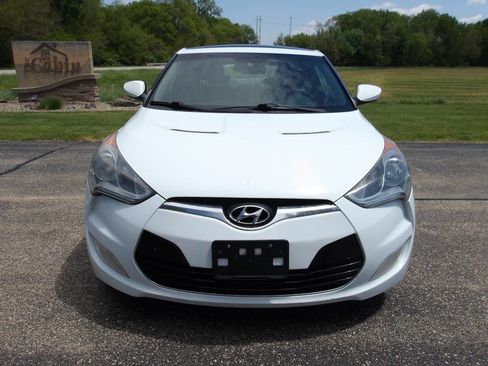 Used 2013 Hyundai Veloster w/ Tech Pkg FWD image 3