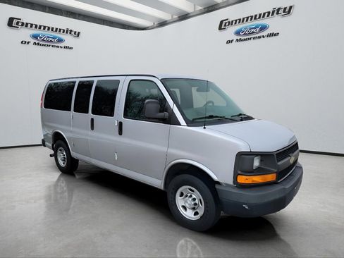 Used 2015 Chevrolet Express 2500 LS image 3